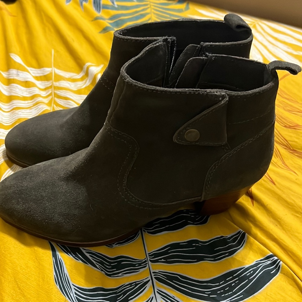 Diba Gray Suede Ankle Bootie Size 10